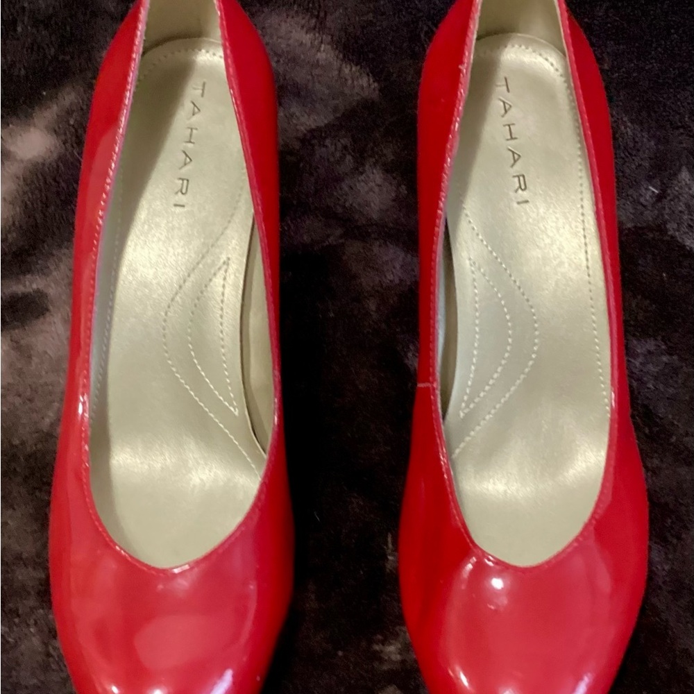 Tahari Women's Red Pumps